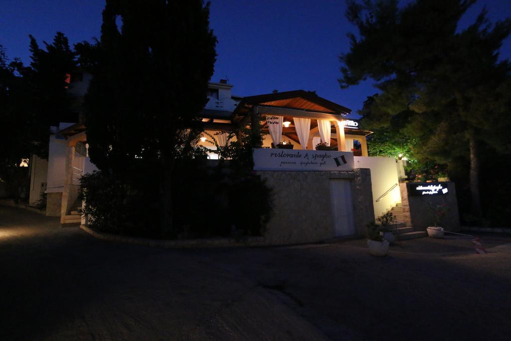 Novalja Inn 2 ภายนอก รูปภาพ