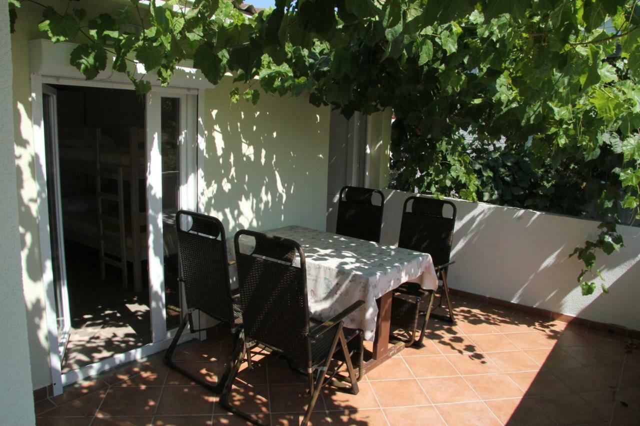 Novalja Inn 2 ภายนอก รูปภาพ